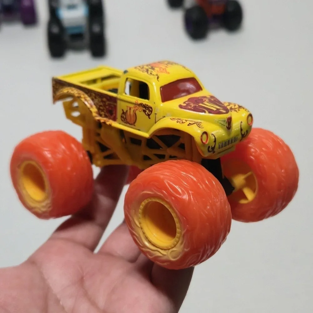 Monster Jam Lot of 4 Son-Uva Digger Whiplash Calavera Diecast 1:64 Truck Toy